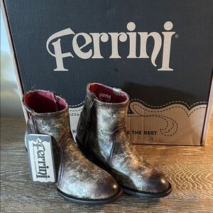 Ferrini Rustic Leather Ankle Boots size 7
